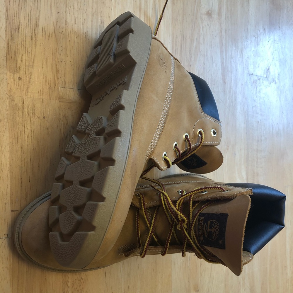 Women’s Timberlands size 7.5